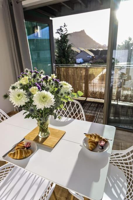 Views By The Castle, Free Designated Parking. Apartment *