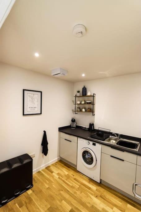 Apartment Views By The Castle, Free Designated Parking. *
